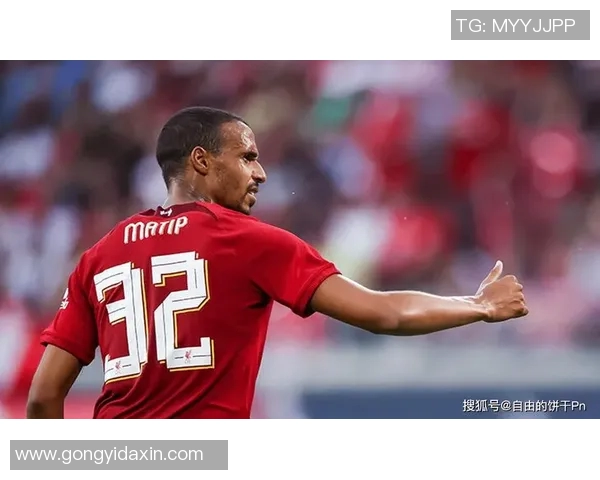 足球场上逝去球星的最后告别与传奇葬礼背后的深情纪实